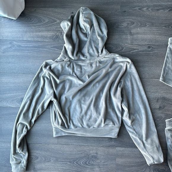 Skims Velour Jogger and Zip Up Set - Picture 13 of 14